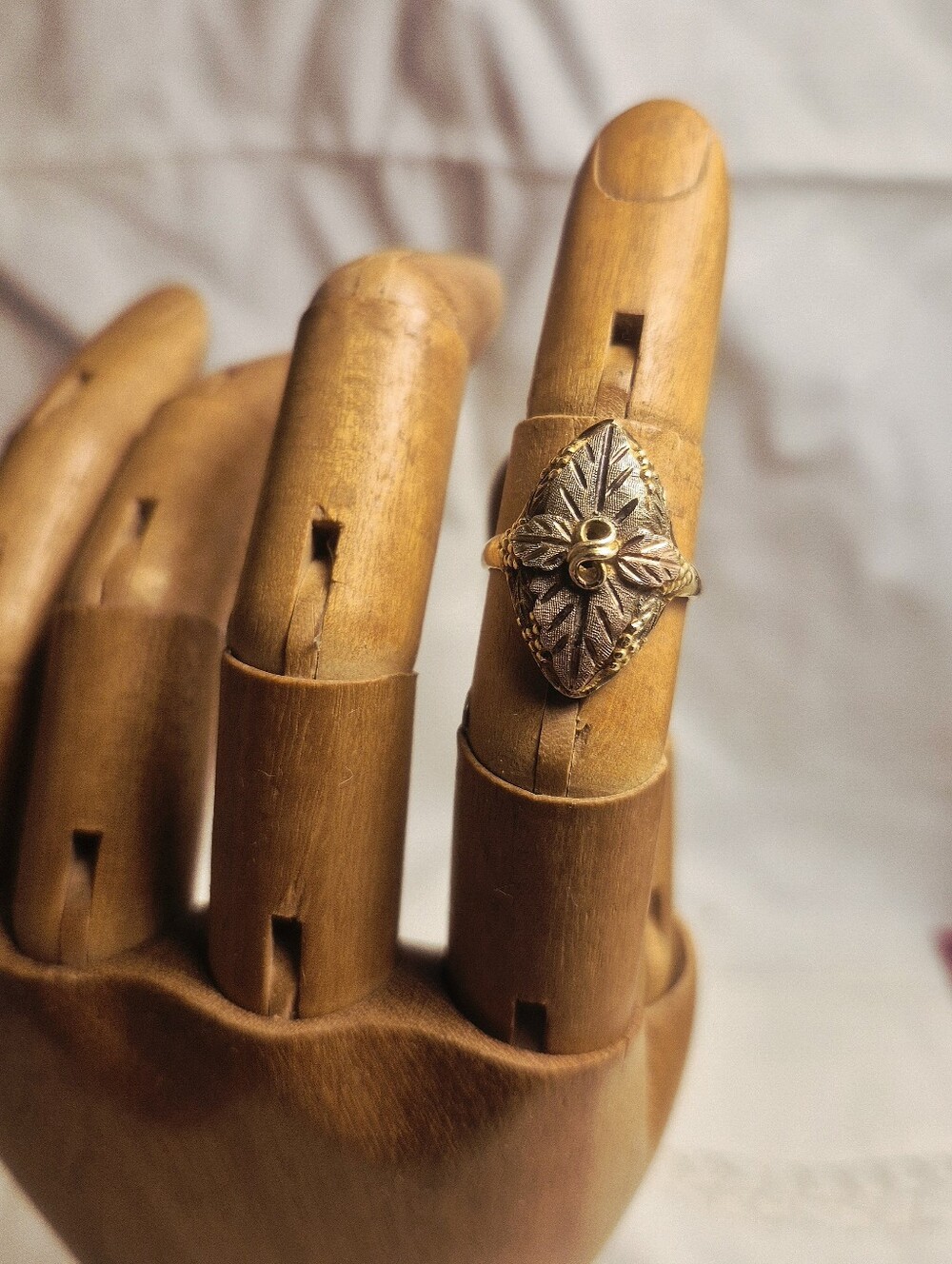 Vintage 10K Tri-Color Black Hills Gold Marquise Leaf Ring by Coleman Co. (CCO)